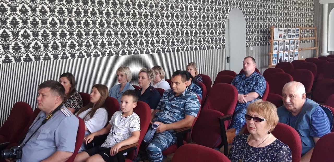 Суражская районная библиотека активно продолжает работу по проведению мероприятий, посвященных Году семьи в Российской Федерации