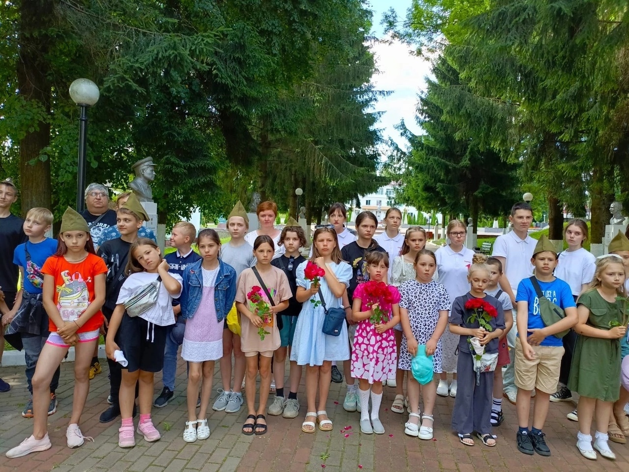 В  пришкольном лагере дневного пребывания «Дружный» Суражской школы №2 прошли мероприятия, приуроченные ко Дню памяти и скорби