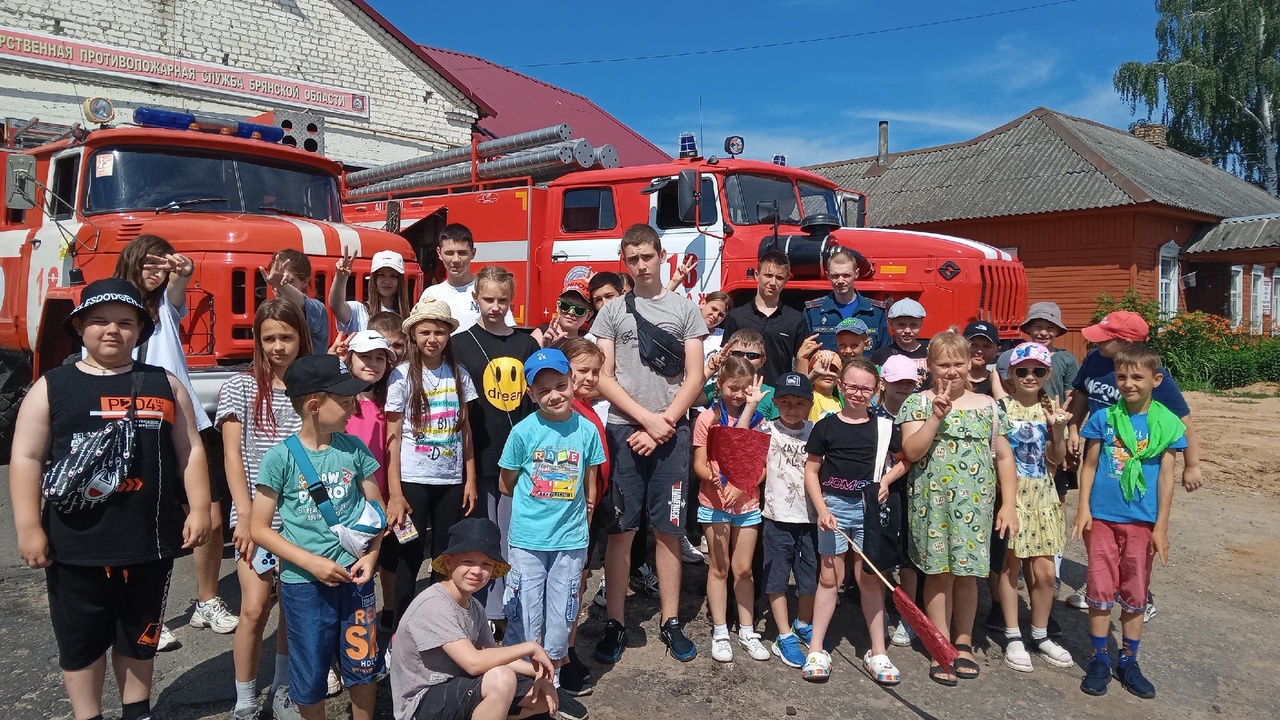 Суражские ребята из лагеря дневного пребывания «Дружный» побывали на экскурсии в пожарной части