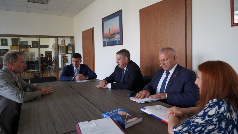 Губернатор Брянской области  Александр Богомаз провел рабочую встречу с Андреем Кутеповым