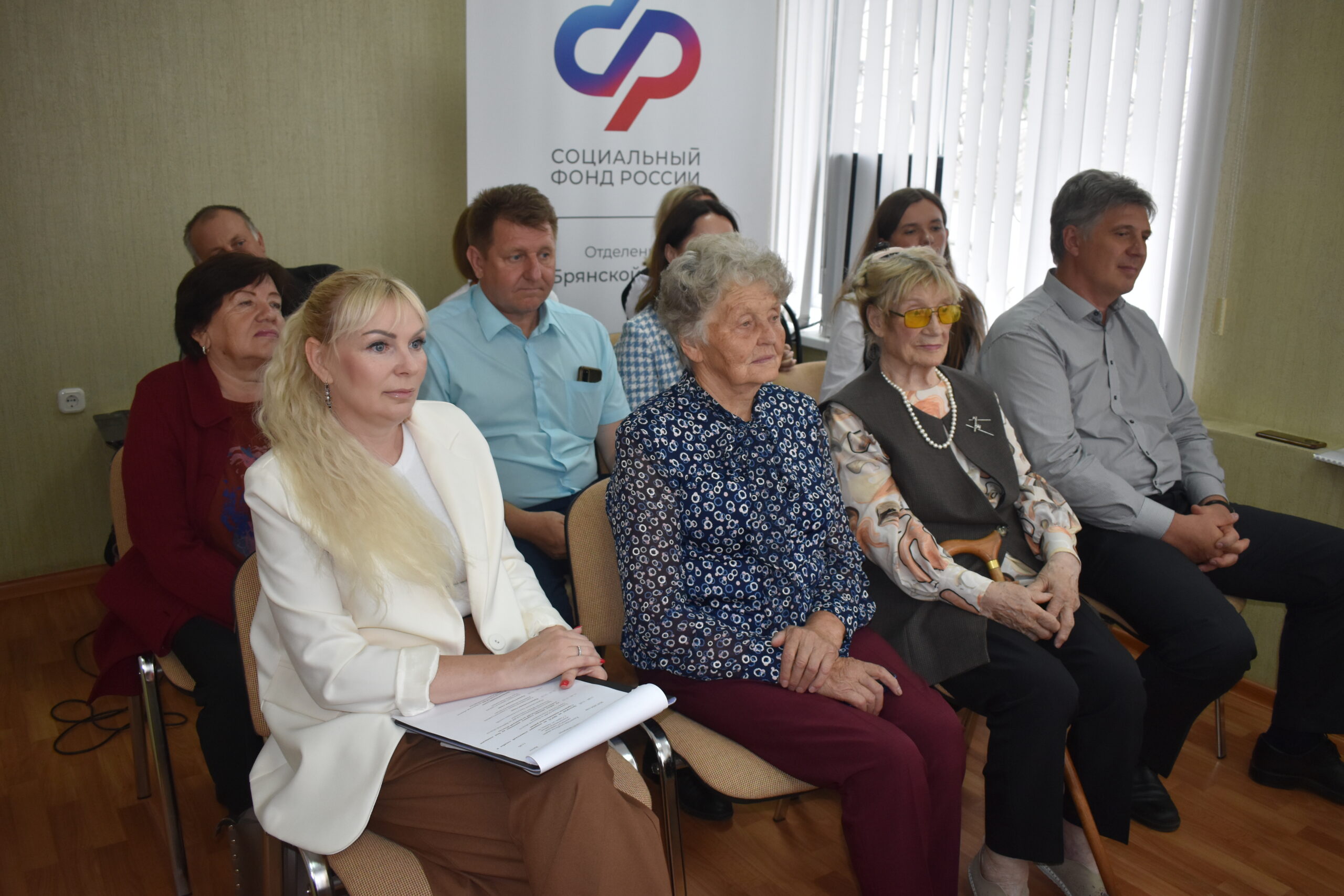 На базе Клиентской службы Суражского района ОСФР по Брянской области открылся Центр общения старшего поколения.