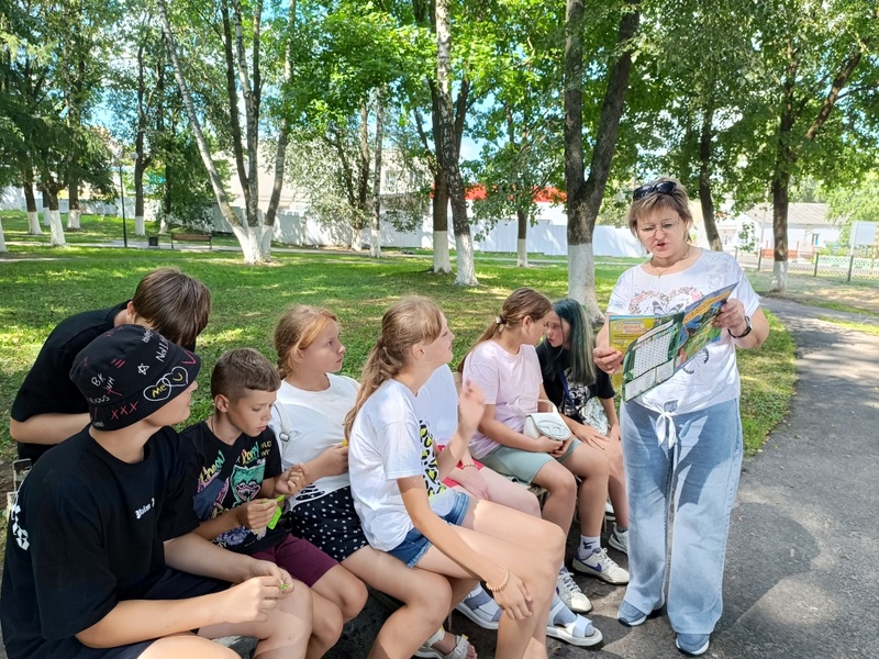 В Суражской городской детской библиотеке прошла увлекательная игра-путешествие «Радуга журналов»