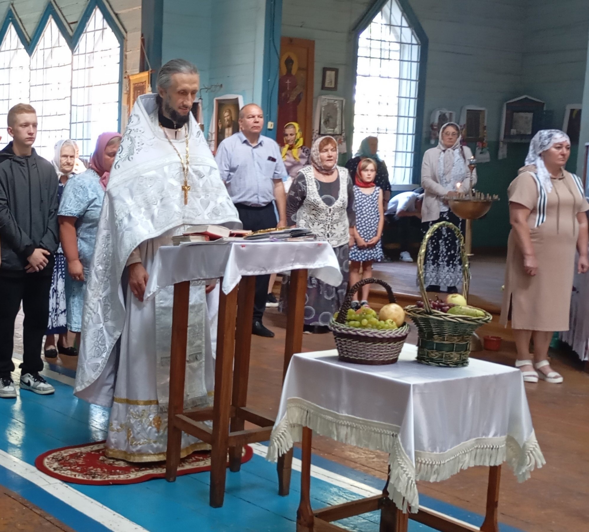 Приход храма во имя Святителя Василия Великого в селе Душатин Суражского района торжественно встретил двунадесятый праздник — Преображение Господне — второй Спас