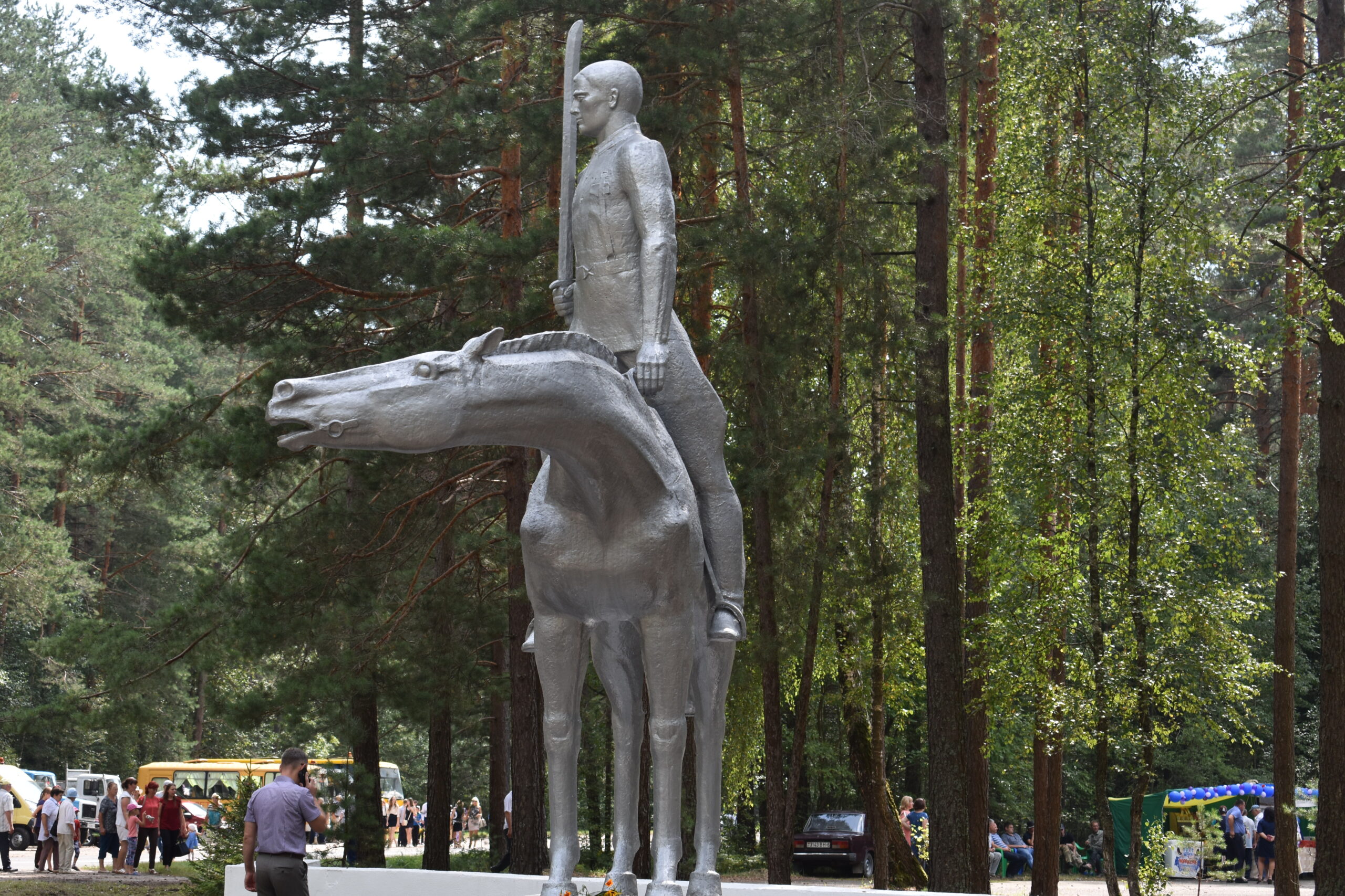 В честь подвига воинов-кавалеристов