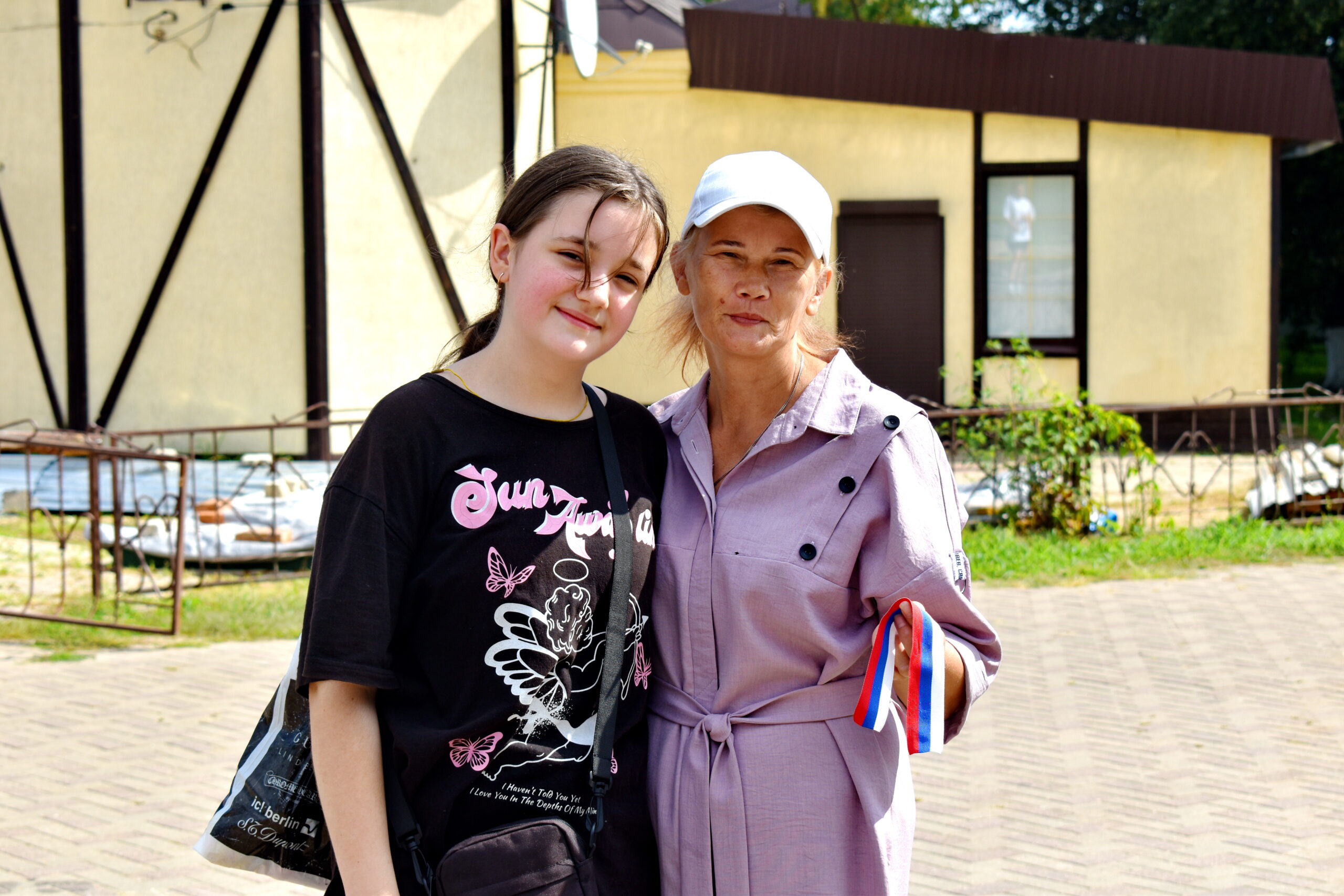 Суражане приняли участие в акции «Один флаг — одна страна!»