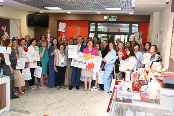 На развитие дела 100 тысяч получила брянская мама, учащая детей шитью