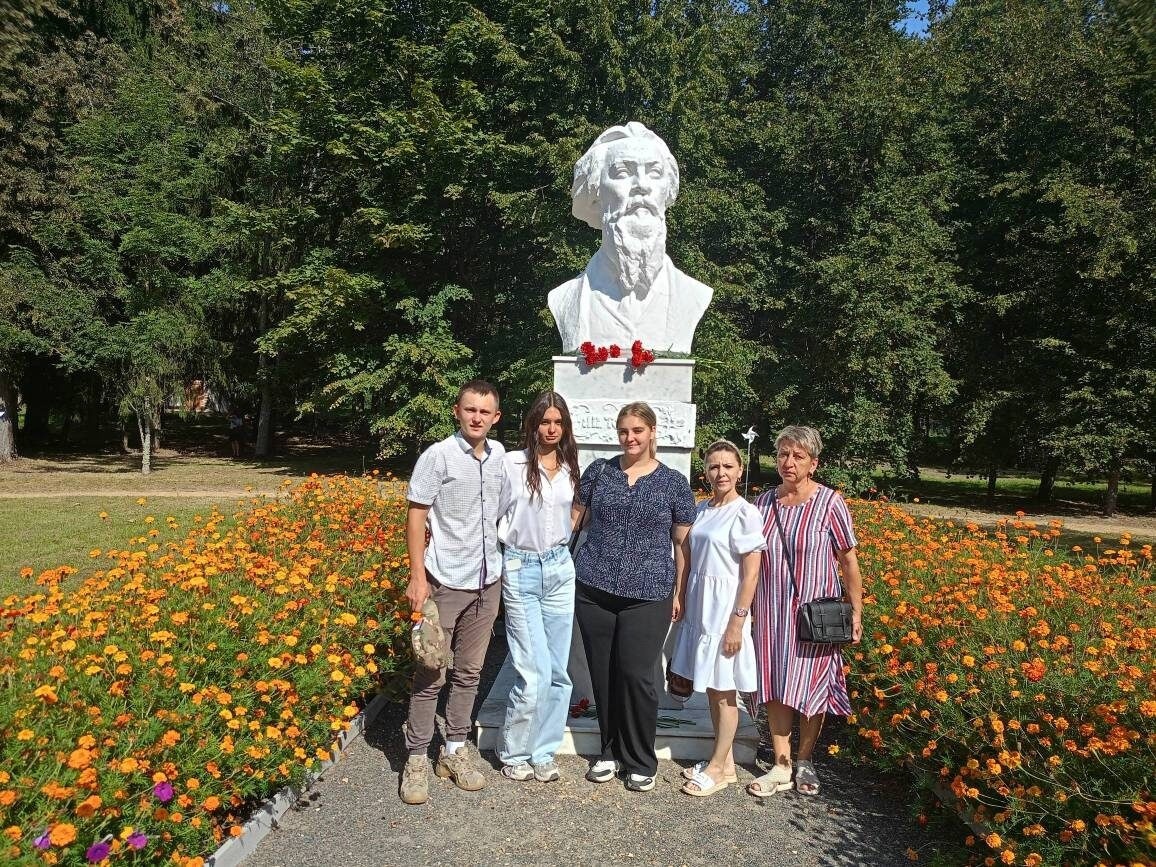 Специалисты Суражского районного центра культуры и представители молодежи приняли участие в празднике поэзии «Серебряная лира»