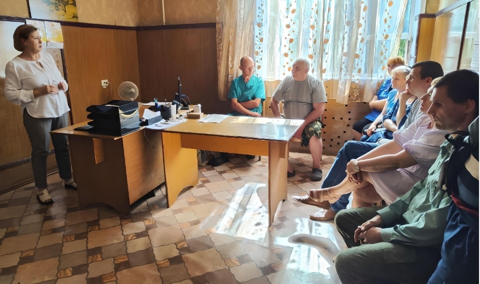 В Суражском обособленном подразделении ООО «Возрождение» сотрудники ЦЗН рассказали о порядке обращения в центр занятости для постановки на учет посредством портала «Работа в России»