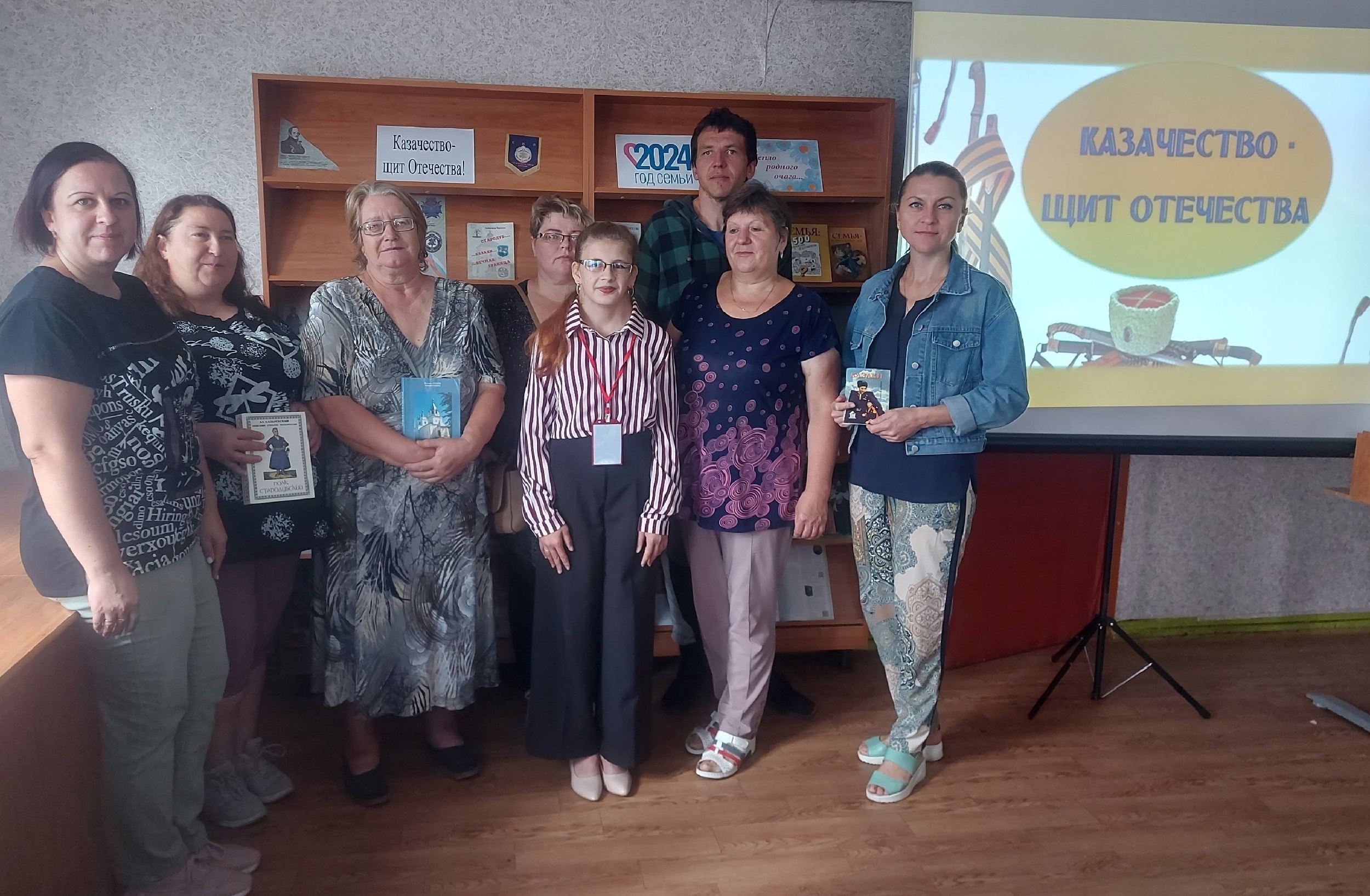 В Суражской районной межпоселенческой библиотеке прошел тематический вечер «Казачество – щит России»