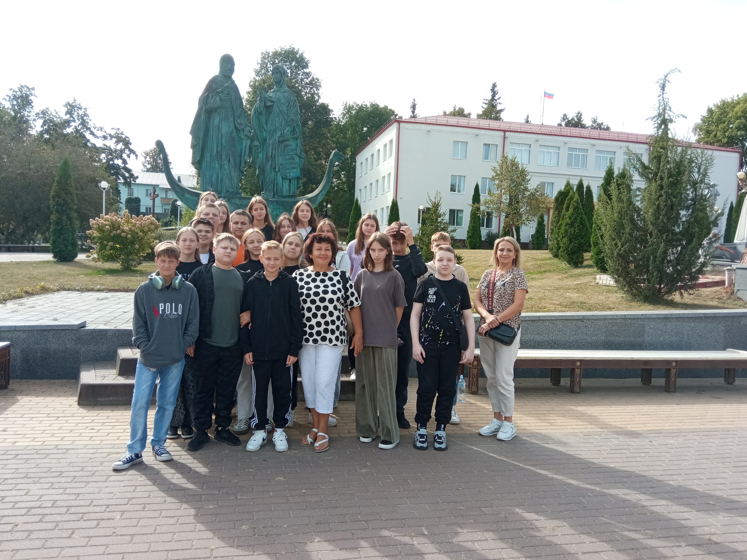 Обучающиеся Клинцовской гимназии №1 им. Гагарина побывали на экскурсии в Сураже