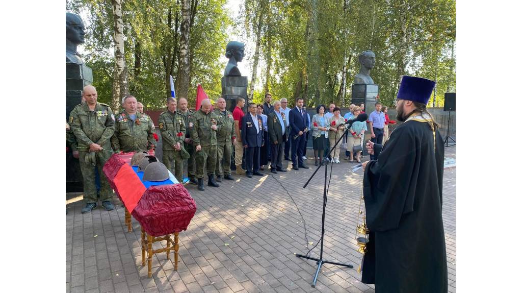 Останки красноармейцев перезахоронили в Навле