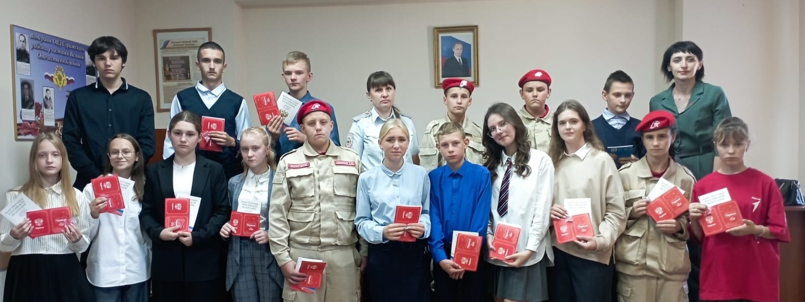 Паспорта вручили юным гражданам Суражского района