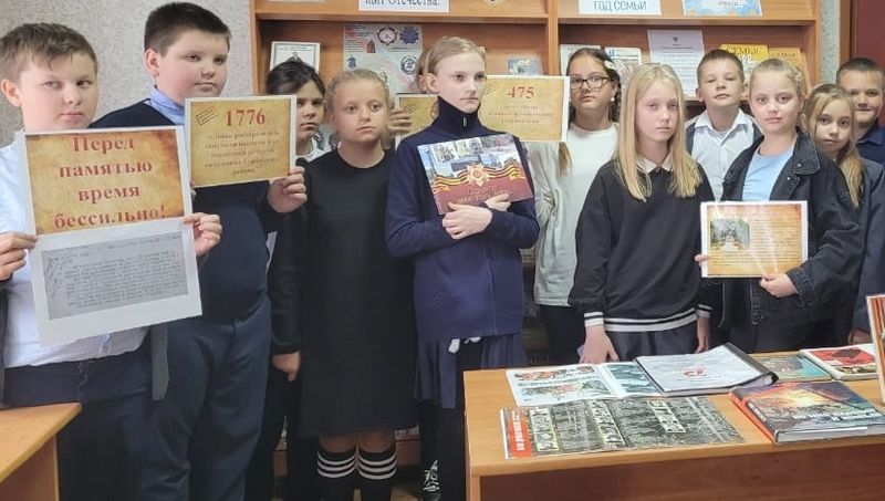 Час исторической памяти «Память огненных лет!» провели для обучающихся школы №3 города сотрудники Суражской межпоселенческой районной библиотеки