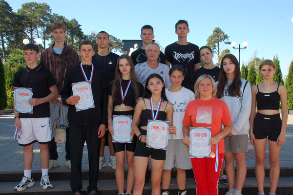 В Сураже прошел легкоатлетический забег, посвященный 81-годовщине освобождения Брянской области от немецко-фашистских захватчиков