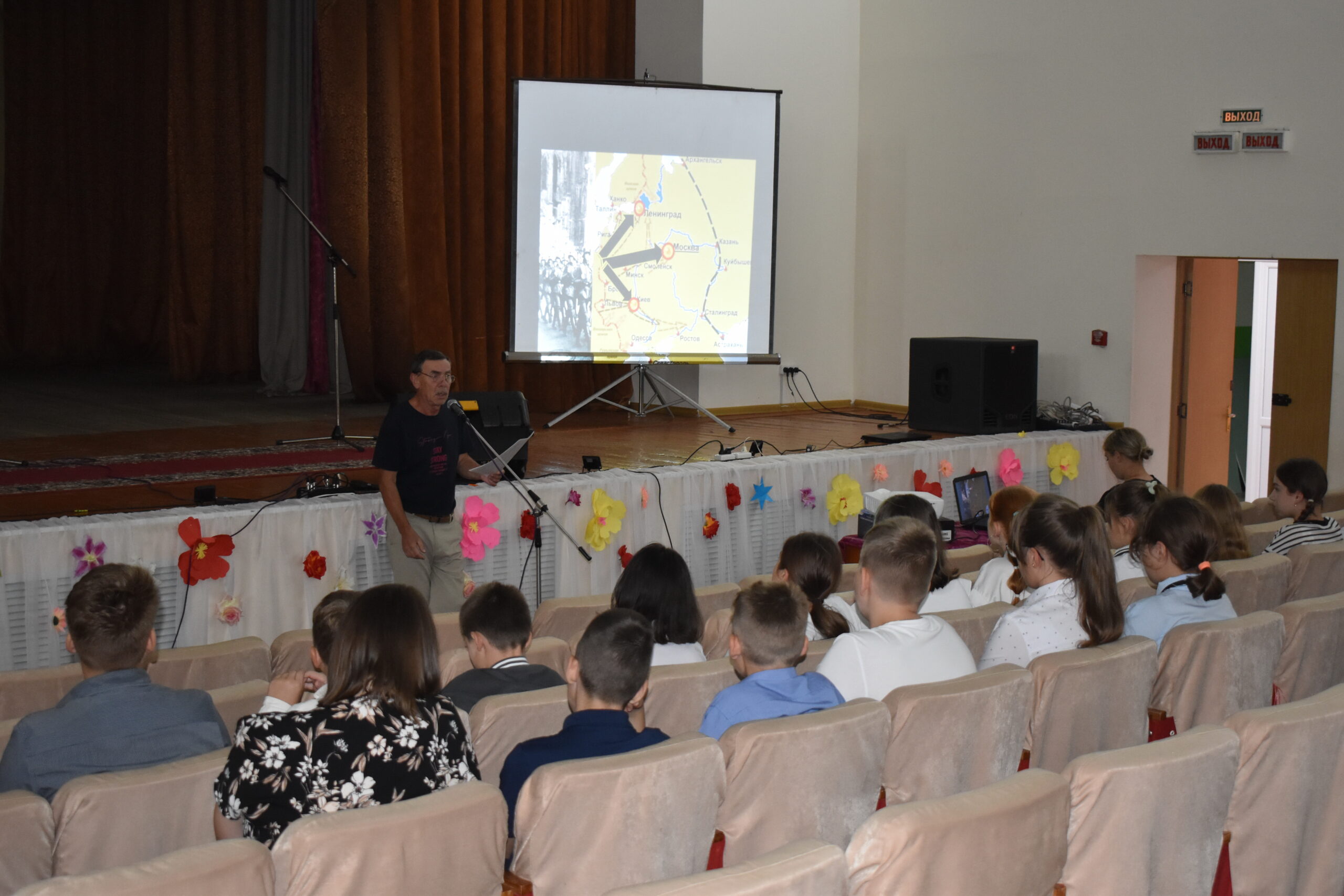 В Суражском районном центре культуры традиционно в начале сентября приступил к работе клуб патриотического воспитания