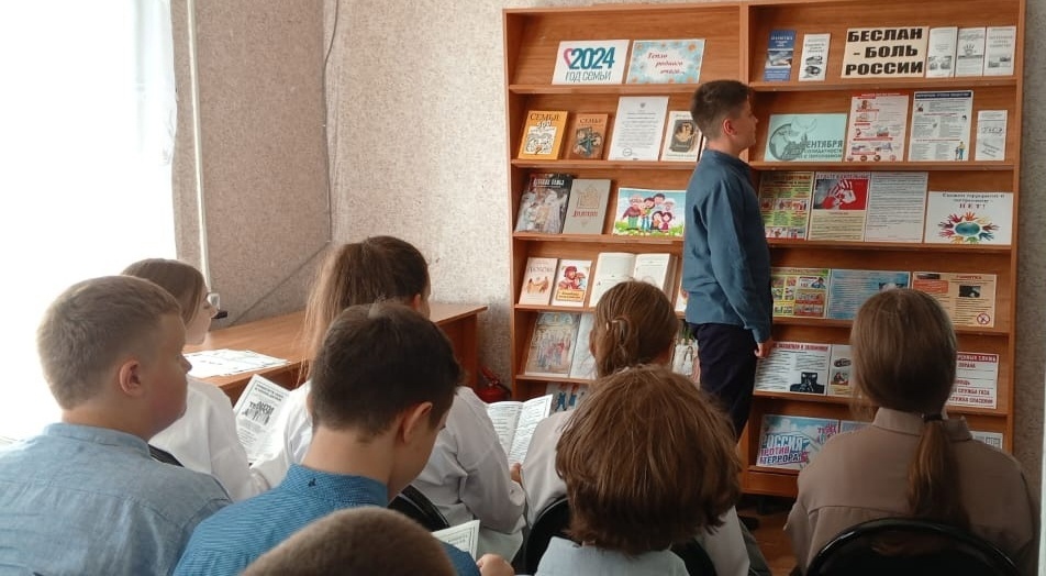 В Суражской районной библиотеке прошёл час памяти «Трагедия Беслана в наших сердцах»