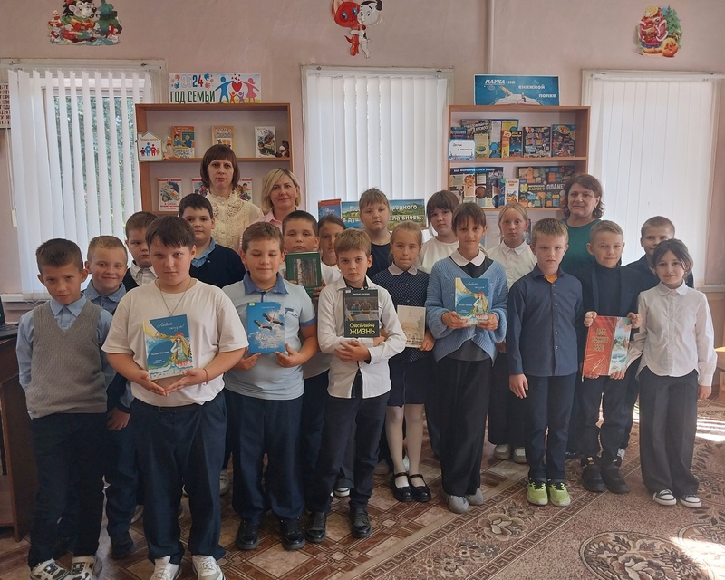 В Суражской  городской детской библиотеке прошёл вечер-встреча с талантливыми земляками «Есть поэты в глубинках с душою родниковой чистоты»