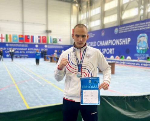 Спортсмен из Новозыбкова Брянской области принес серебро в копилку сборной России по гиревому спорту