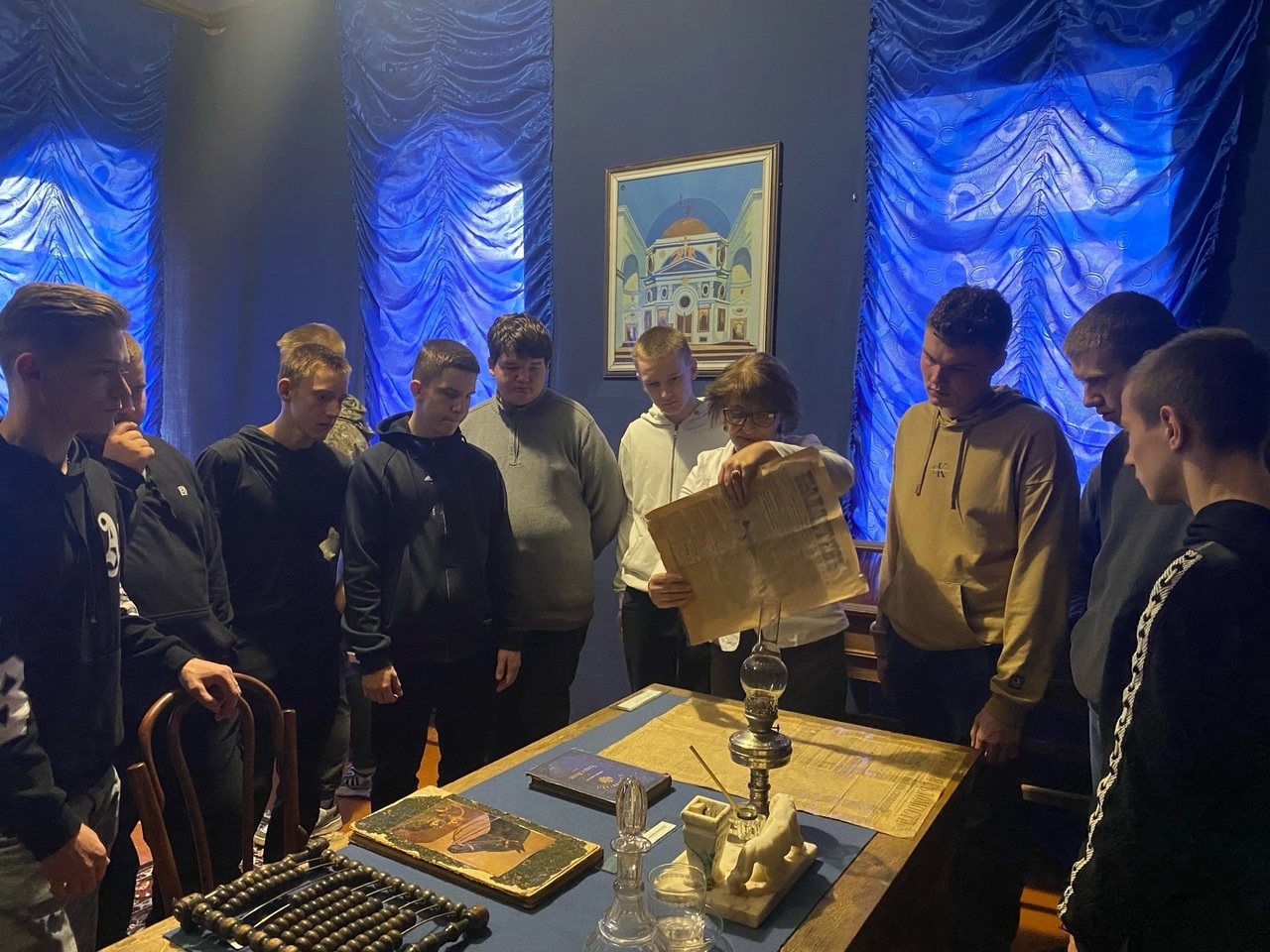 В краеведческом музее для студентов первого курса Суражского промышленно-аграрного техникума провели занимательную мобильную экскурсию