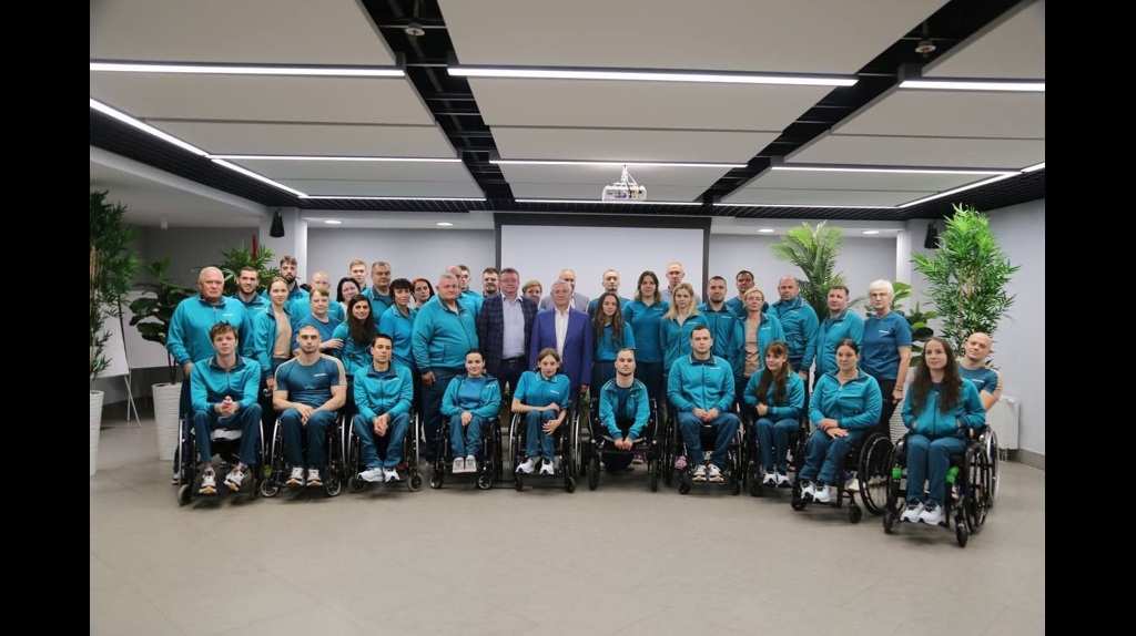 Брянским паралимпийцам вручили государственные награды