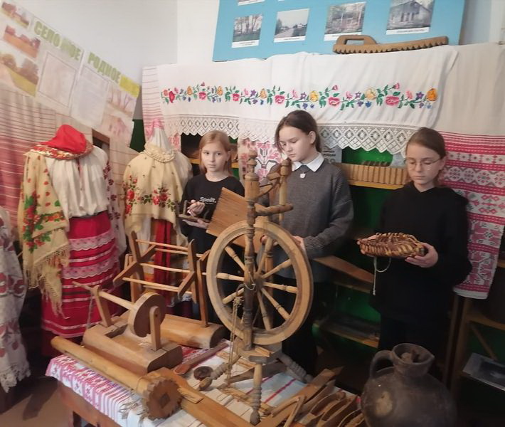 В Дубровской сельской библиотеке прошла выставка предметов старины