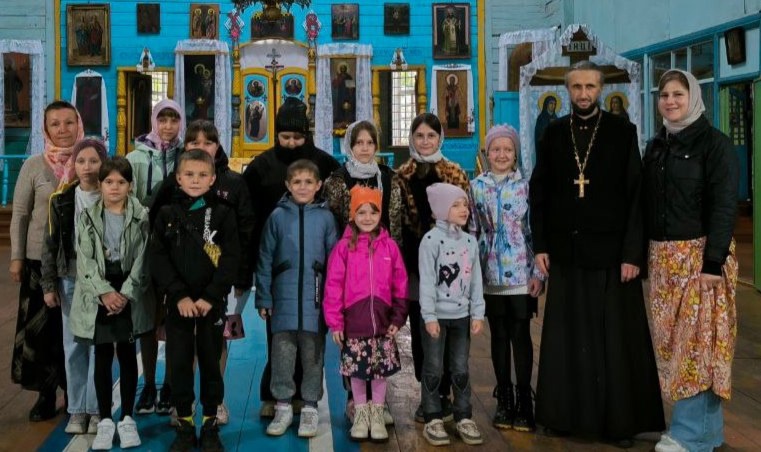 В храме во имя святителя Василия Великого с. Душатин свои двери распахнула воскресная школа