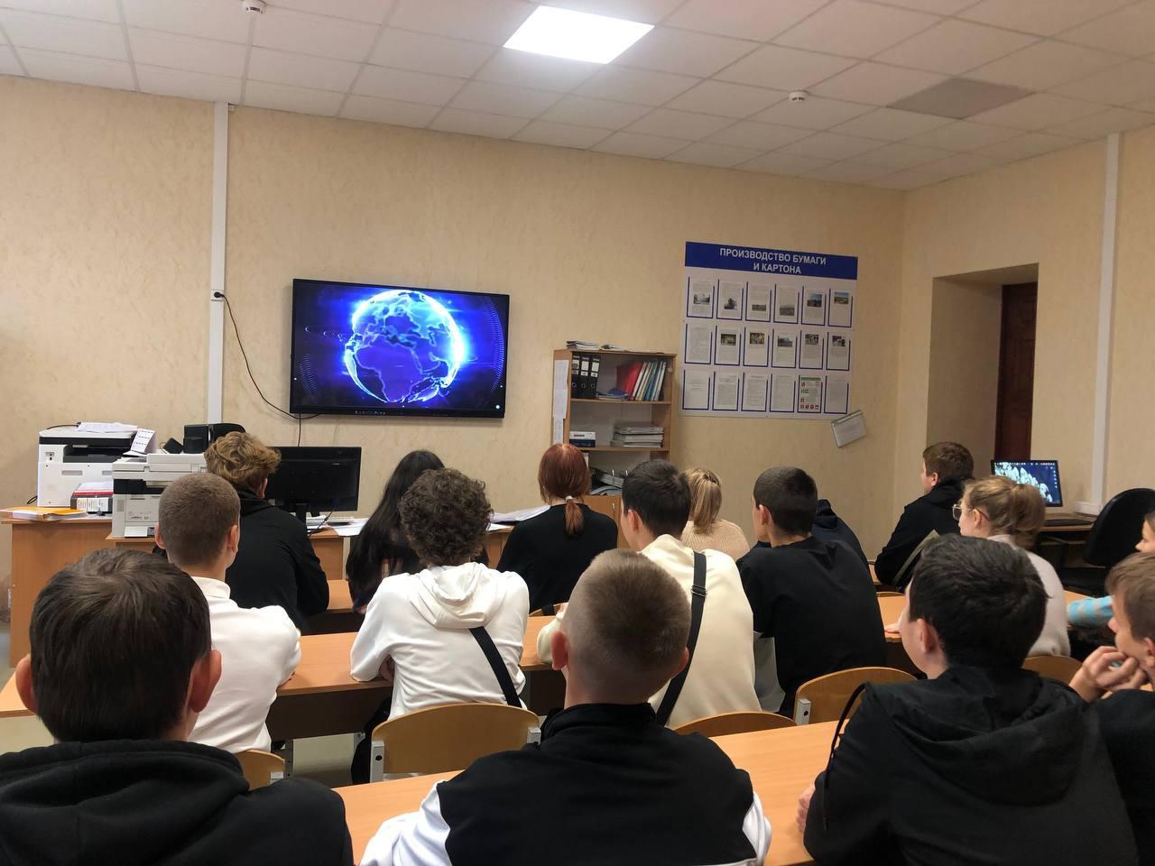 В Суражском промышленно-аграрном техникуме состоялся Всероссийский открытый урок, День гражданской обороны МЧС РФ