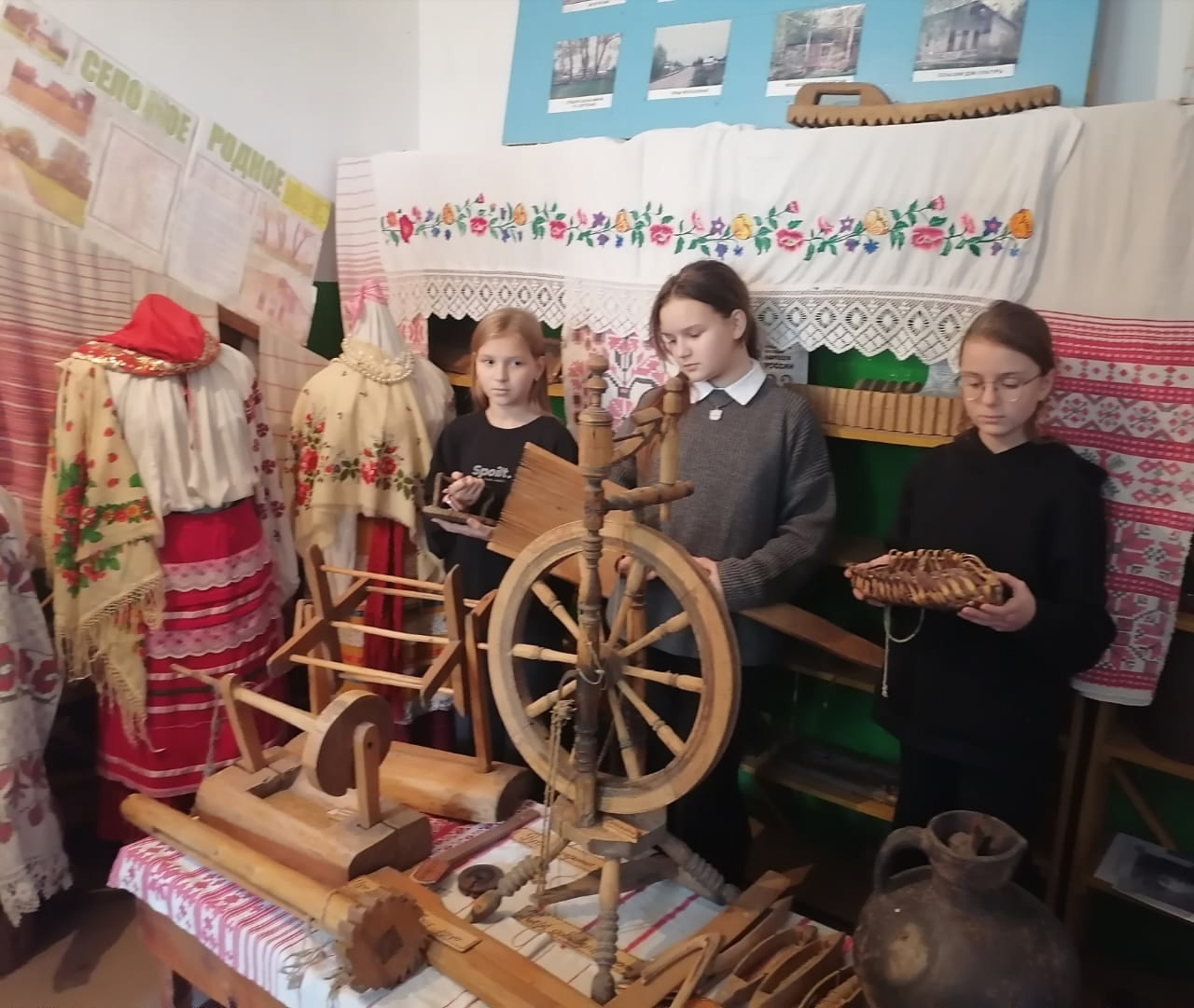 В Дубровской сельской библиотеке Суражского района прошла выставка предметов старины