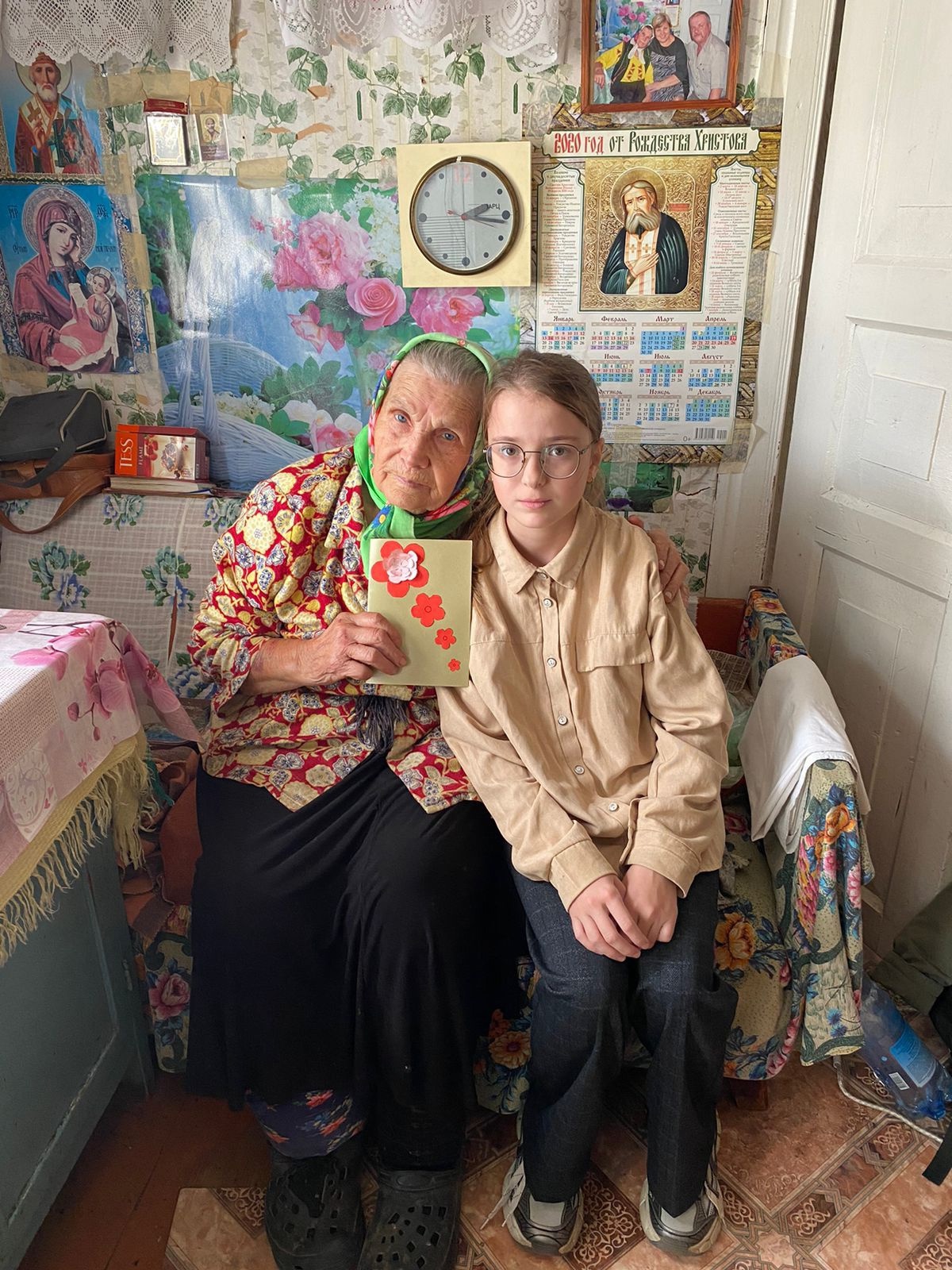 Активисты первичного отделения Дубровской школы решили выразить свою благодарность и уважение к старшему поколению через творчество и заботу