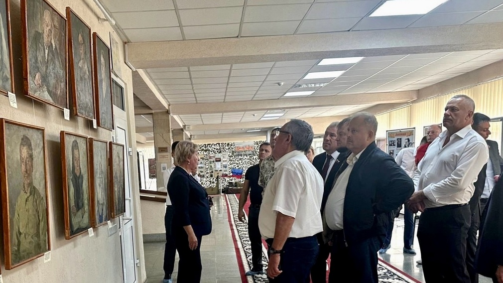 Краснодонский областной музей ордена Дружбы посетил председатель Брянской облдумы