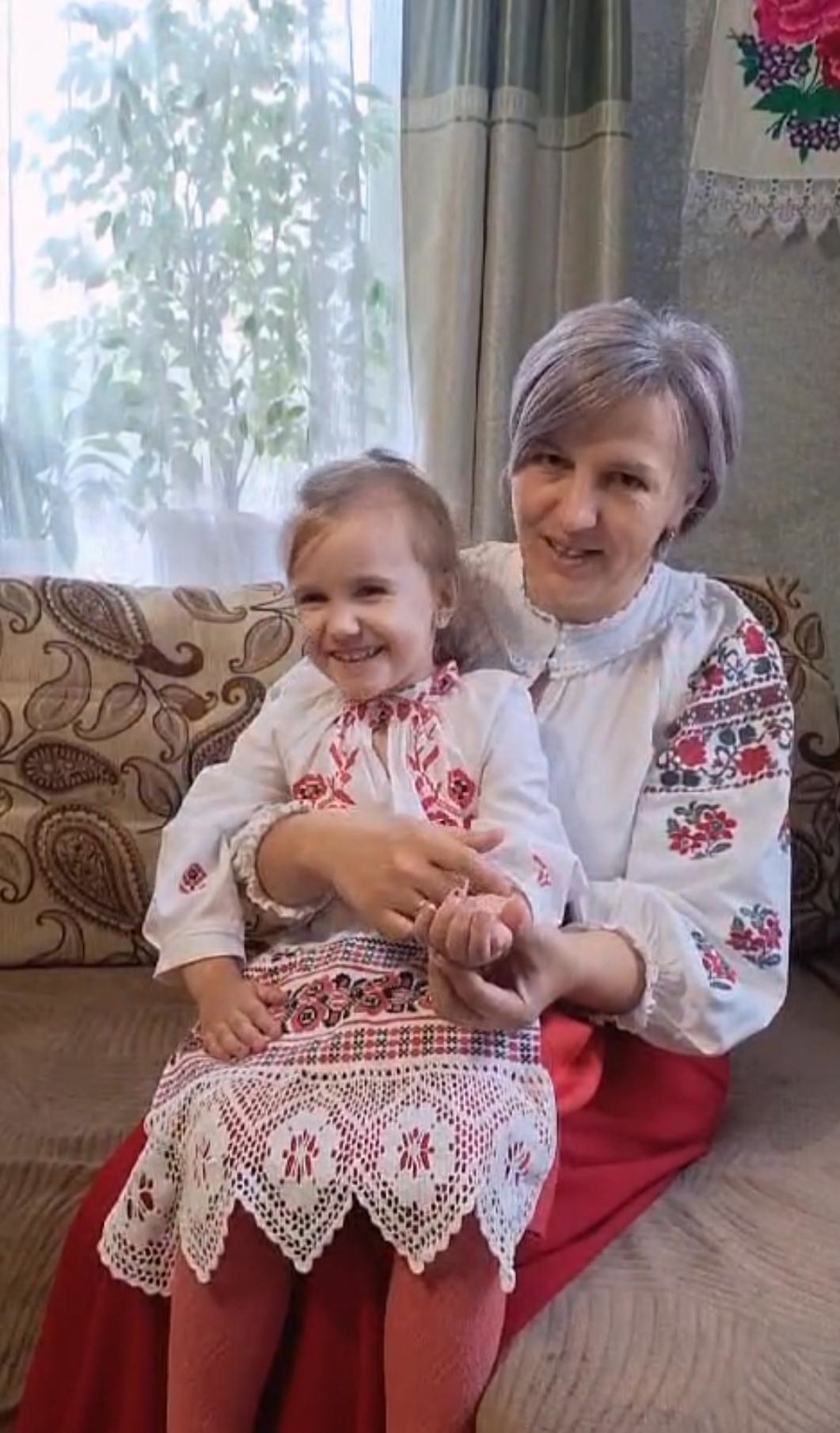 В Онлайн-конкурсе семейного творчества «Мы играем и поем — старину узнаем», посвященном Дню матери, приняла участие семья Вранчан из села Кулаги Суражского района