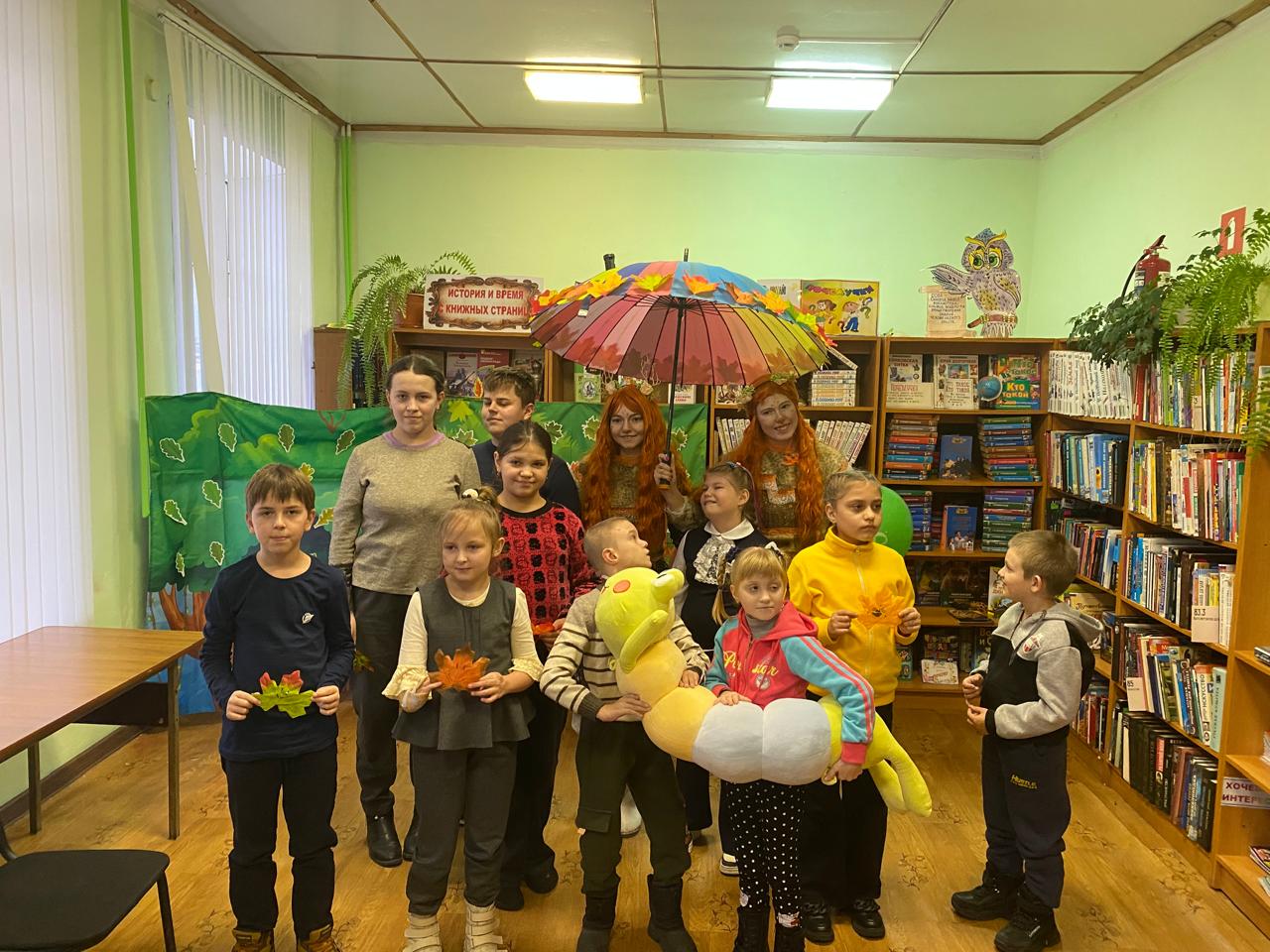 Для детей с ограниченными возможностями здоровья на базе Суражской городской детской библиотеки прошла интерактивная сказка «Кленовая история»