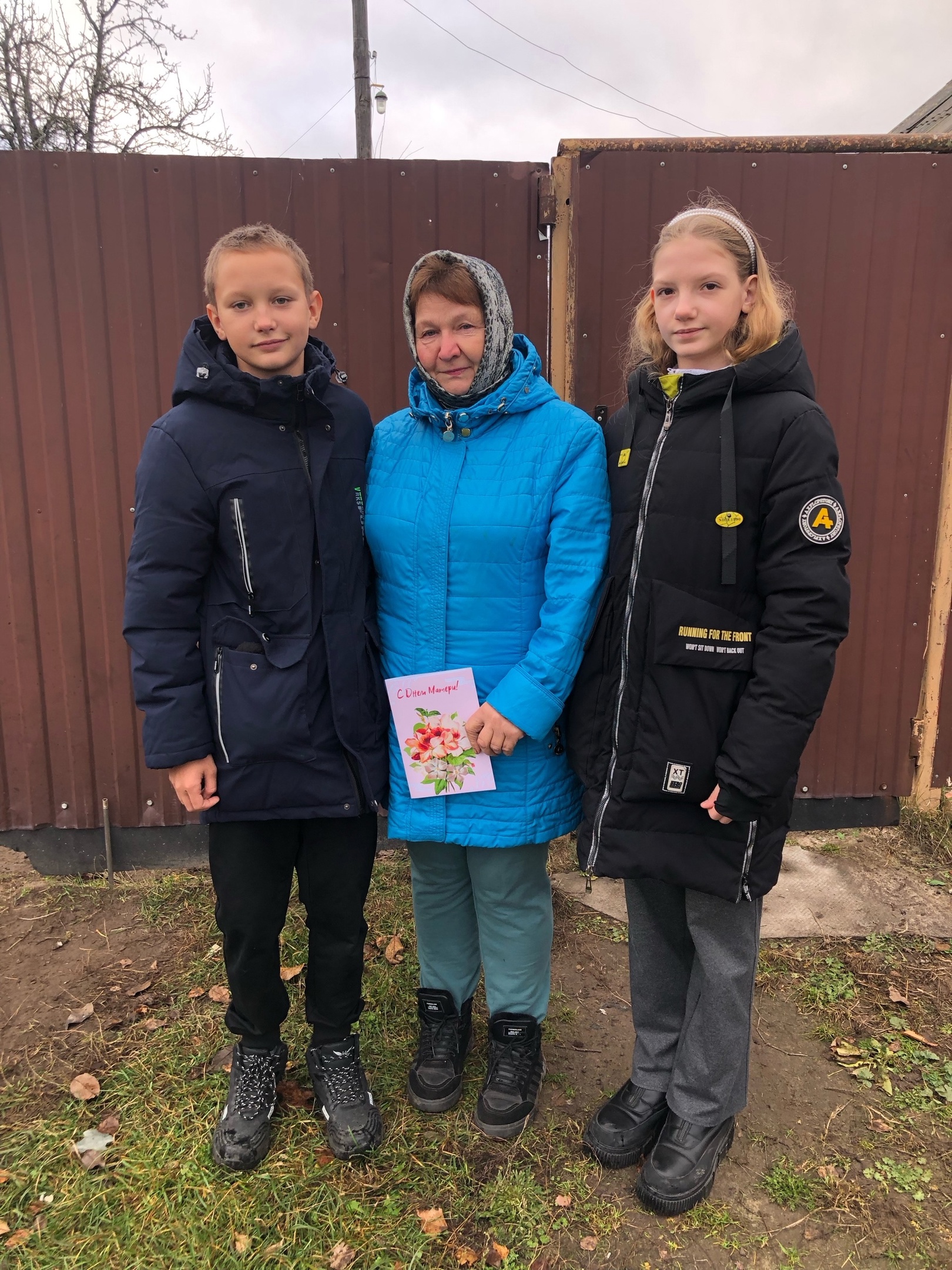 Школьники Душатинской школы подарили матерям участников СВО открытки со словами благодарности