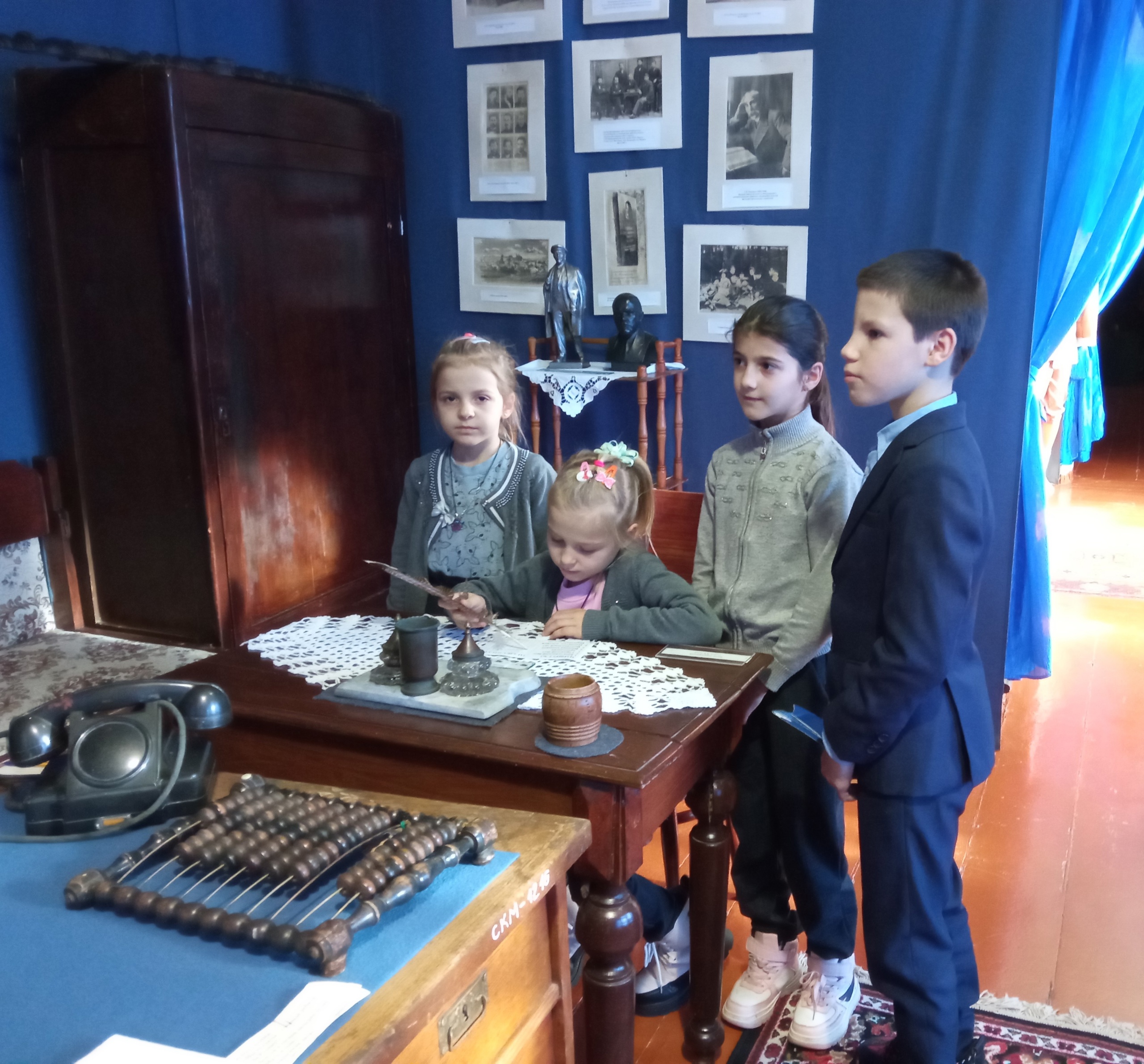 Дети из многодетных семей Дубровской средней школы посетили Суражский краеведческий музей