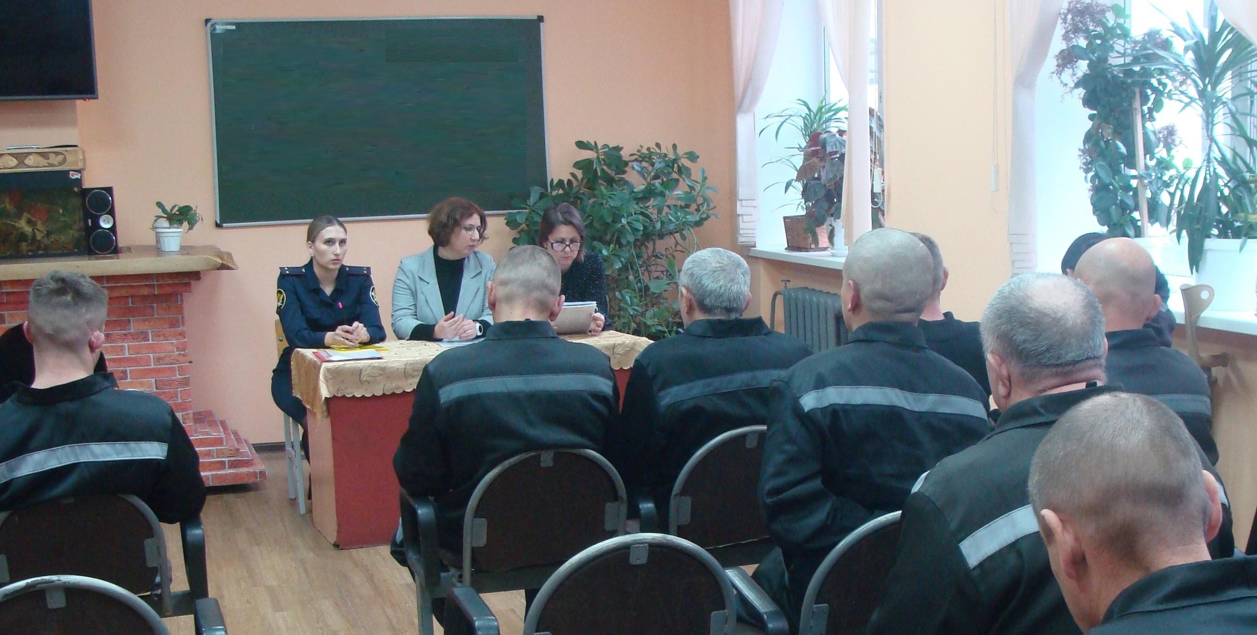 Специалисты службы занятости Суражского района провели ярмарку вакансий для граждан, отбывающих наказание в виде лишения свободы в колонии-поселении №3 УФСИН по Брянской области.