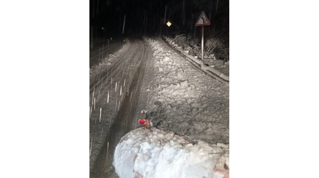 На Брянщине продолжается очистка и обработка дорог