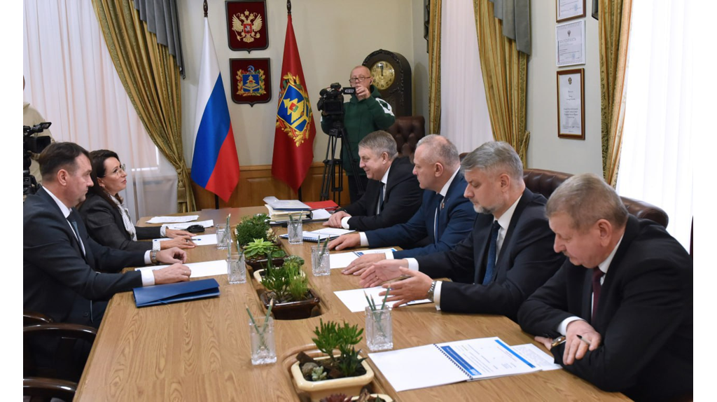 Глава Брянской области провёл встречу, посвящённую плану обновления уличного освещения в городе Клинцы