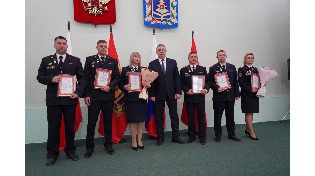 Глава Брянской области вручил награды лучшим работникам полиции