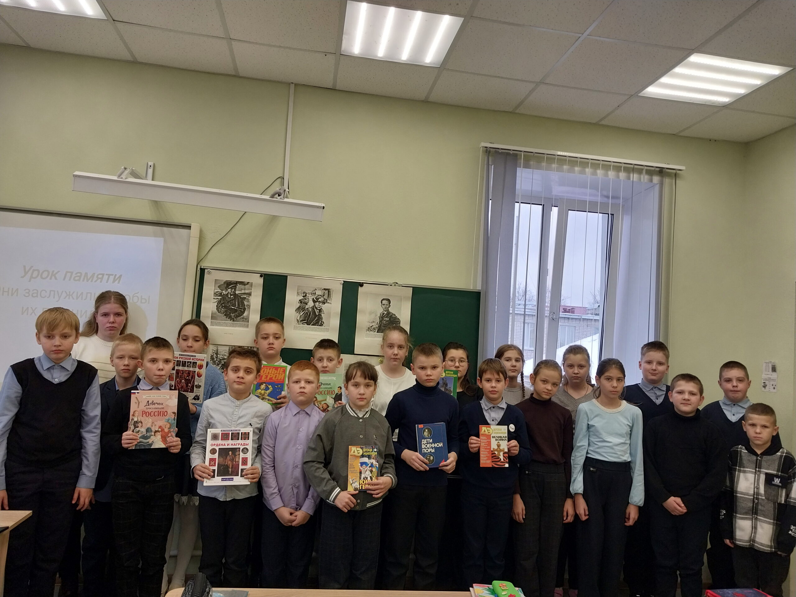 Урок памяти под названием «Они заслужили, чтобы их помнили» провели для обучающихся Суражской школы №2