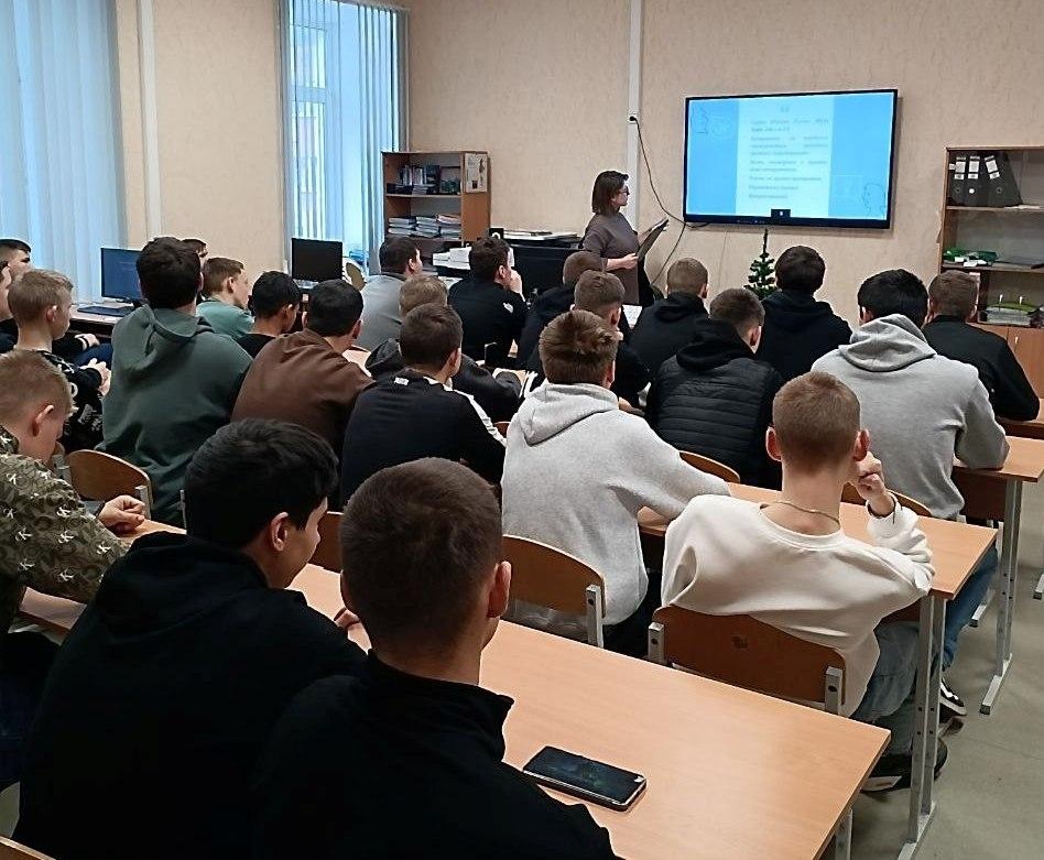 Специалисты центра занятости населения Суражского района провели информационную встречу «Как найти работу выпускникам учебных заведений»