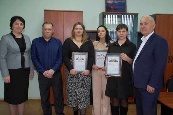 Почетные грамоты администрации Суражского района и районного Совета народных депутатов вручены в день Спасателя сотрудникам муниципального казенного учреждения «ЕДДС-112»