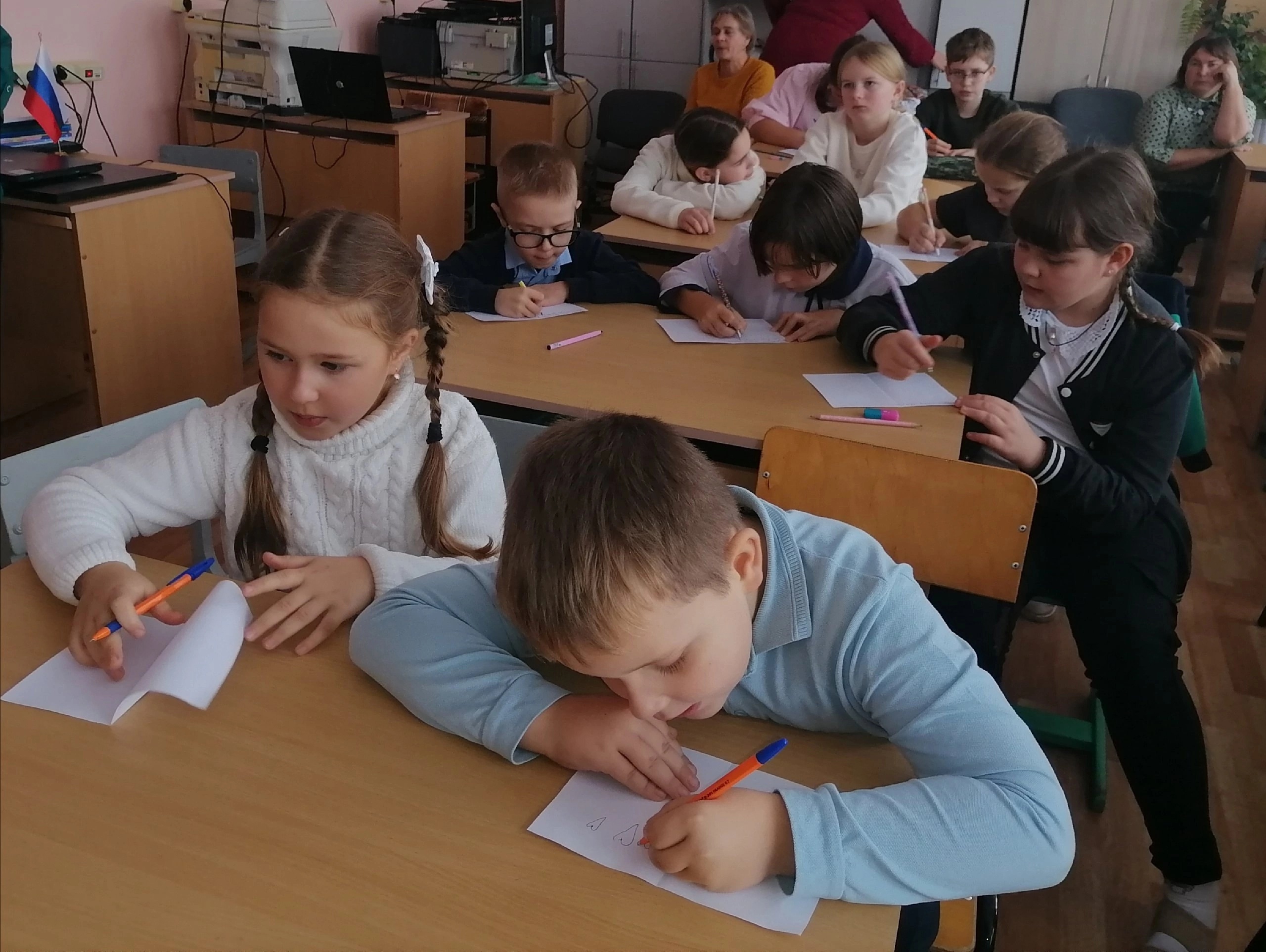 Добрые письма нашим защитникам от суражских ребят