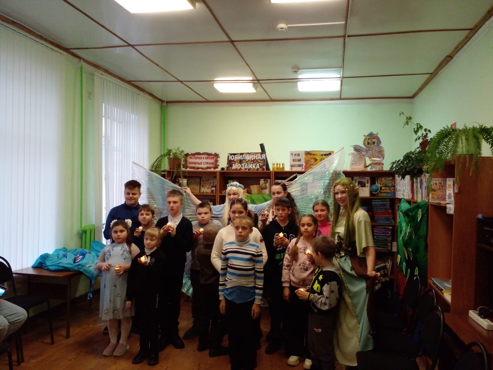 На базе Суражской городской детской библиотеки прошла праздничная программа «Капелькой тепла согреем душу».