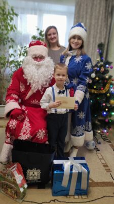 В рамках благотворительной акции «Ёлка желаний» Валентин Суббот, председатель областной думы, осуществил мечту Миши, мальчика из Трубчевска