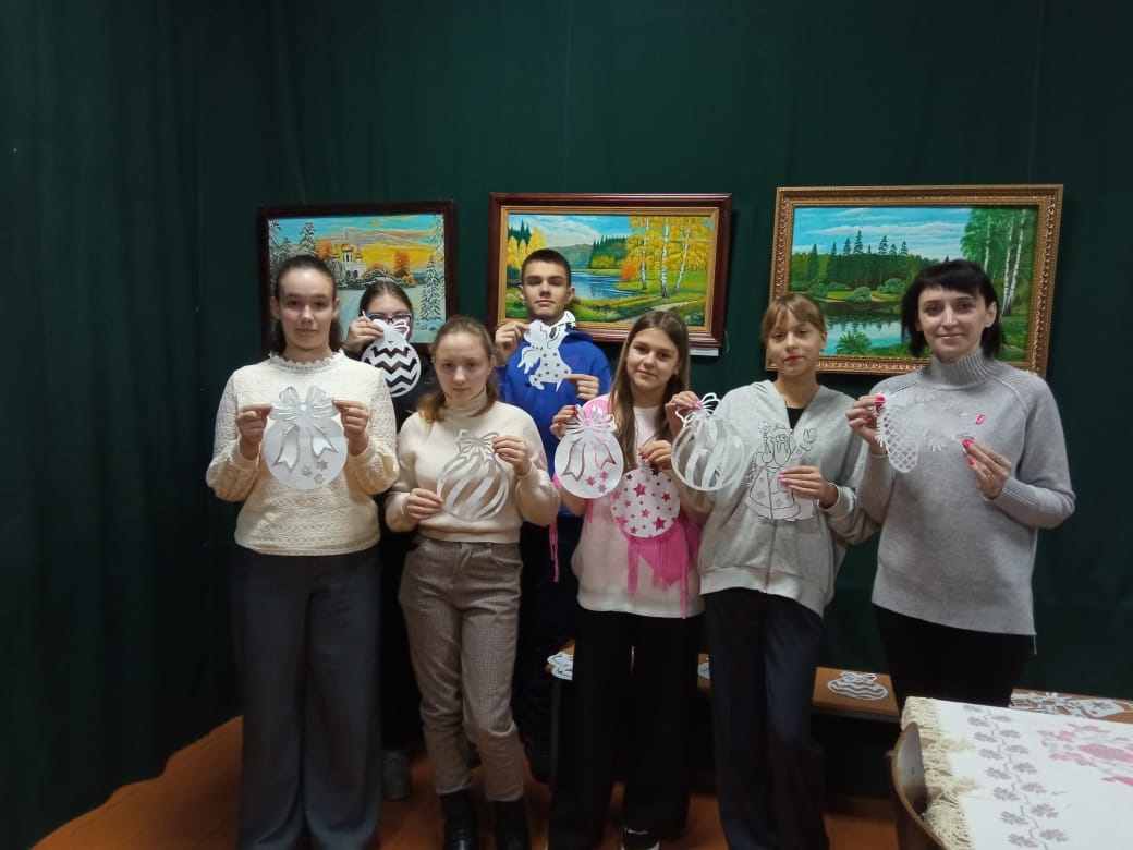 Активисты Движения Первых Суражского района приняли участие в мероприятии, которое стало символом создания праздничного настроения в нашем городе