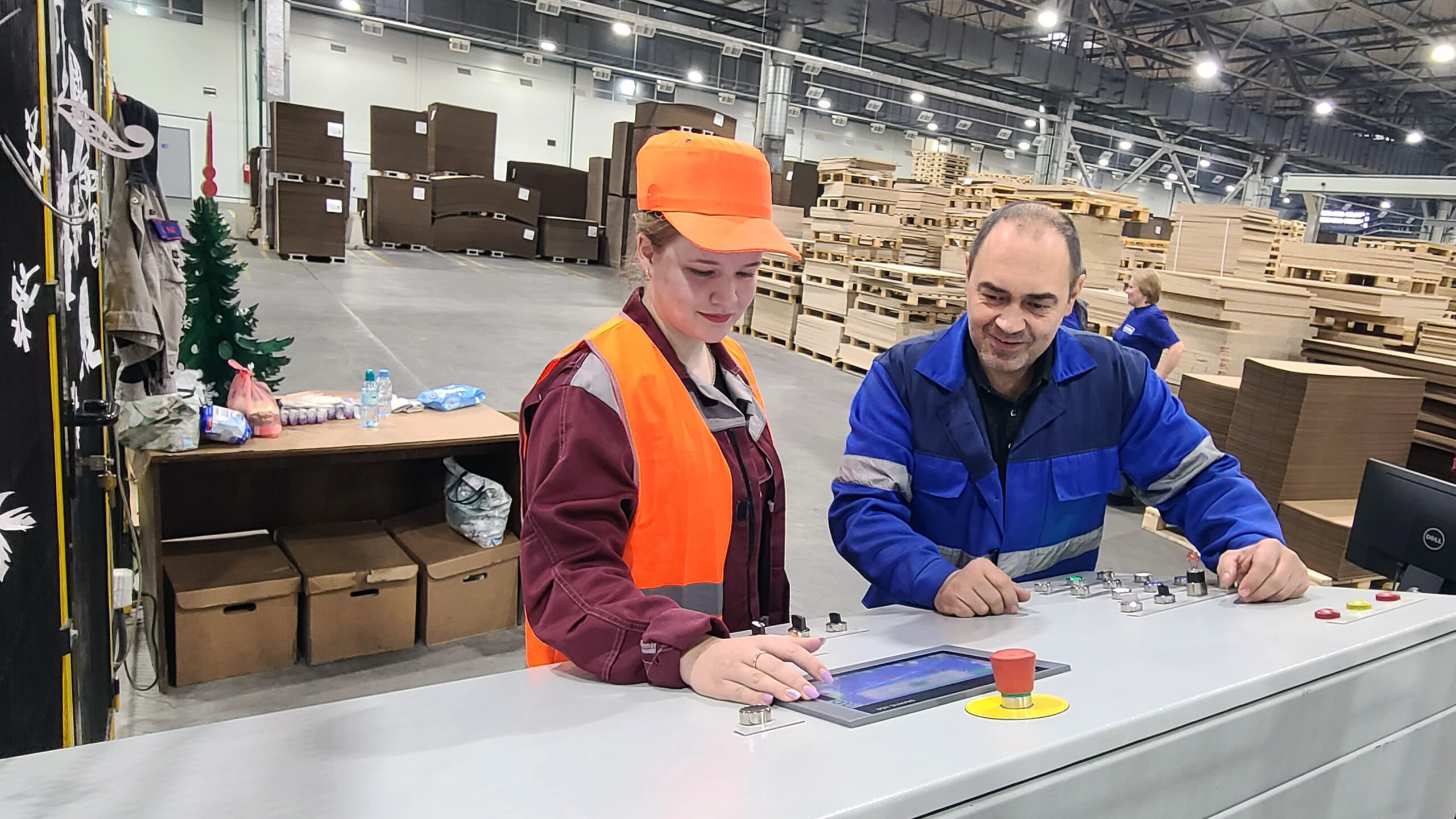 Студенты Суражского промышленно-аграрного техникума на практике в цехах АО Пролетарий