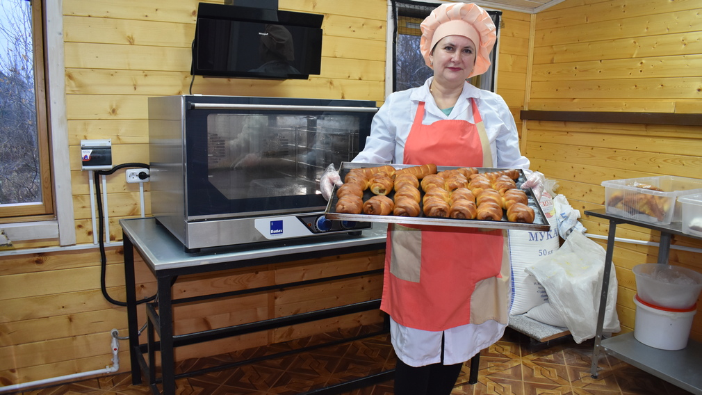 По соцконтракту жительница Клетни открыла кондитерскую