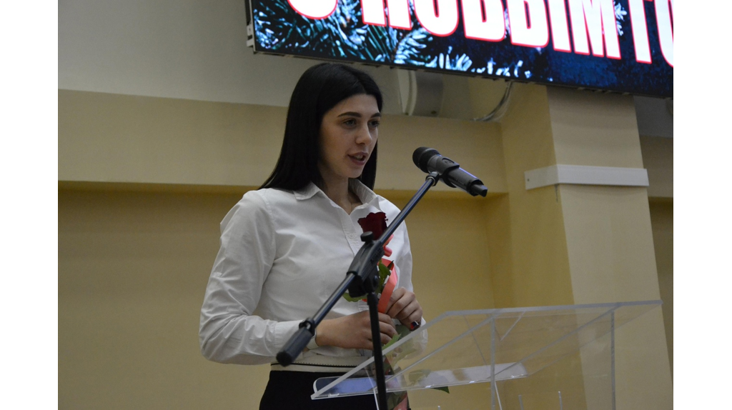 В Брянске тренер по боксу, работающий во Дворце единоборств, получил ключи от квартиры