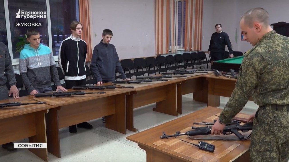 Для брянских школьников провели военно-патриотический слет «Наследники Пересвета»