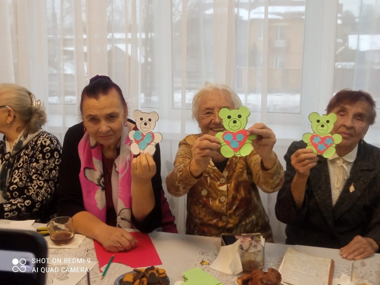 Волонтёры Суражской школы №1 провели мастер-класс «Подари улыбку»